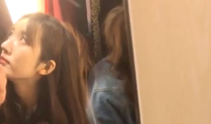 大陸氣質美少女喺更衣室幫男友口交