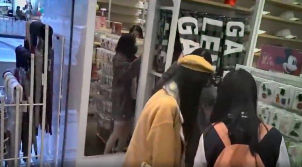 眼鏡校服女透視衫行MINISO：除咗衫入去